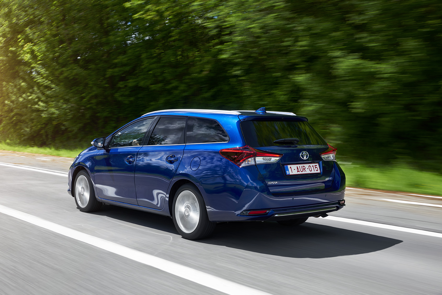 Autotest vernieuwde Toyota Auris, het faceliftmodel heeft meer verfijning en blijft in 2015 zeer interessant voor zakelijk rijders dankzij 14% bijtelling.