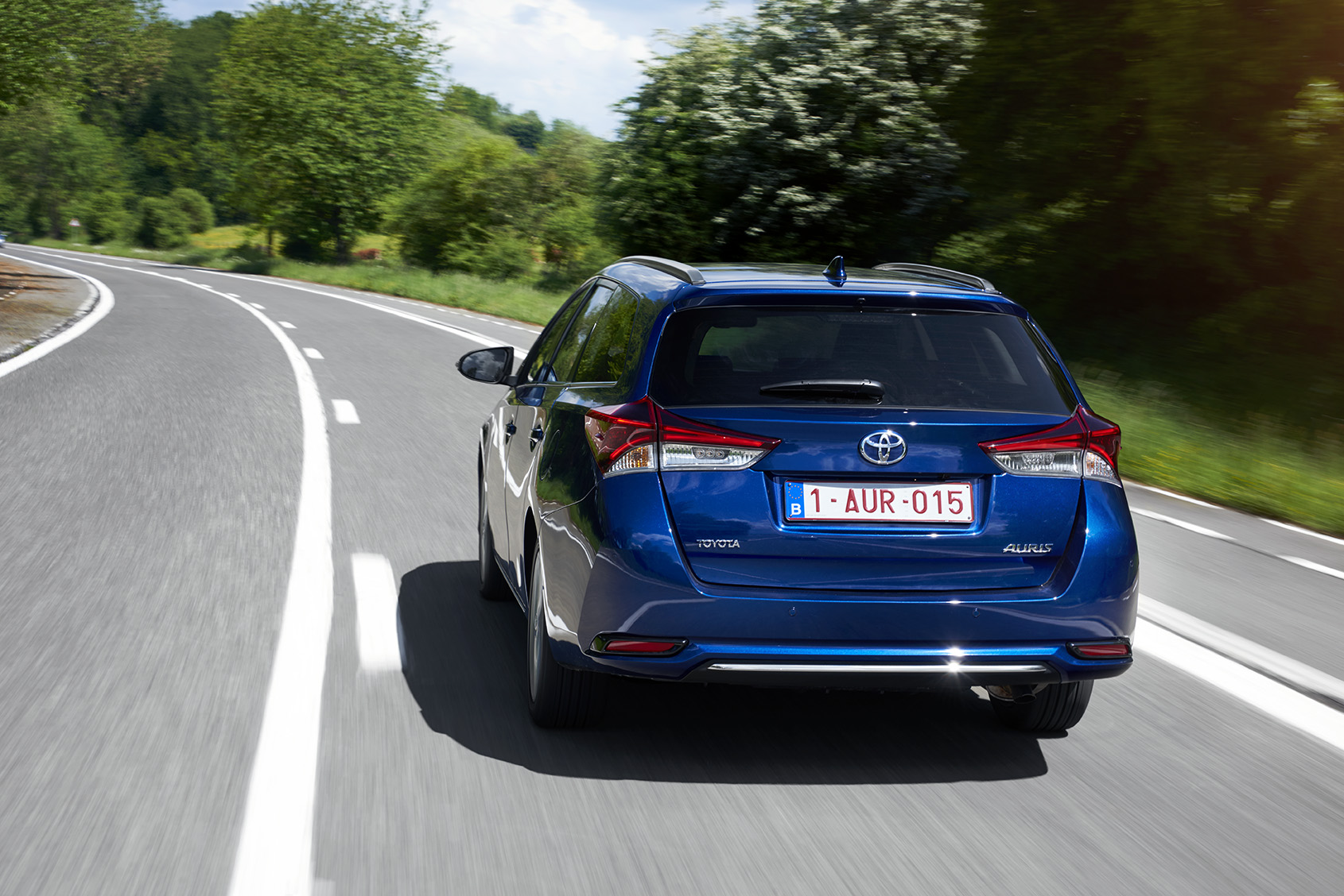 Autotest vernieuwde Toyota Auris, het faceliftmodel heeft meer verfijning en blijft in 2015 zeer interessant voor zakelijk rijders dankzij 14% bijtelling.