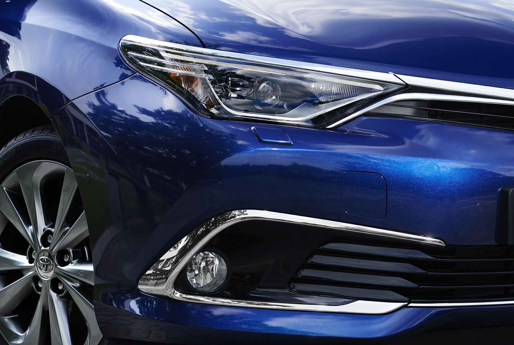 Autotest vernieuwde Toyota Auris, het faceliftmodel heeft meer verfijning en blijft in 2015 zeer interessant voor zakelijk rijders dankzij 14% bijtelling.