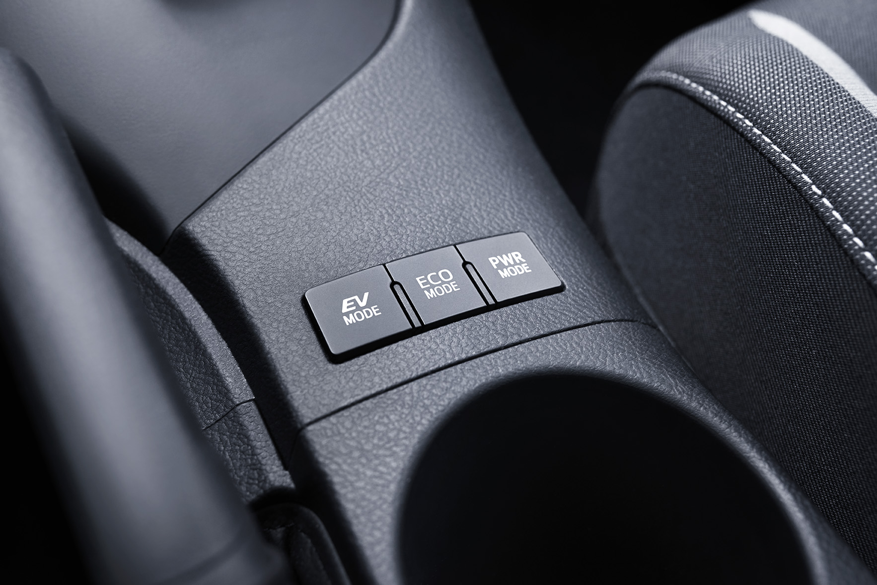 Autotest vernieuwde Toyota Auris, het faceliftmodel heeft meer verfijning en blijft in 2015 zeer interessant voor zakelijk rijders dankzij 14% bijtelling.