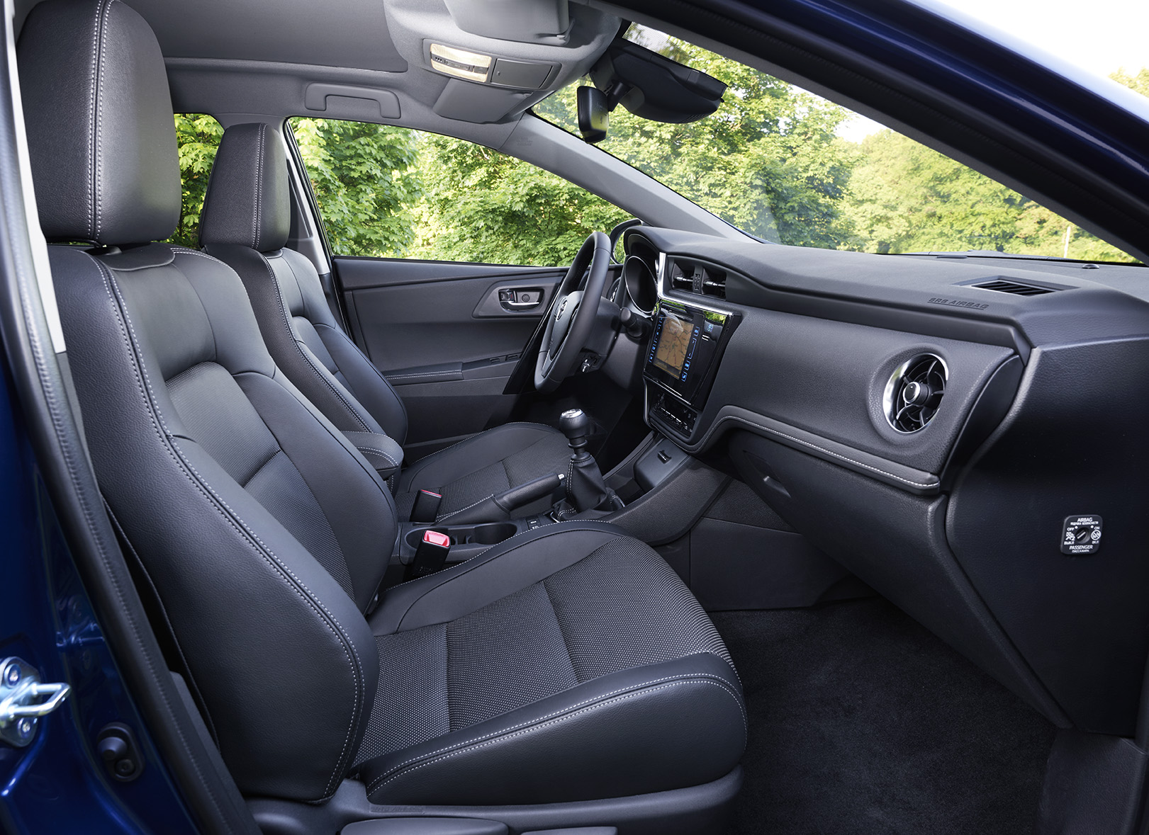 Autotest vernieuwde Toyota Auris, het faceliftmodel heeft meer verfijning en blijft in 2015 zeer interessant voor zakelijk rijders dankzij 14% bijtelling.