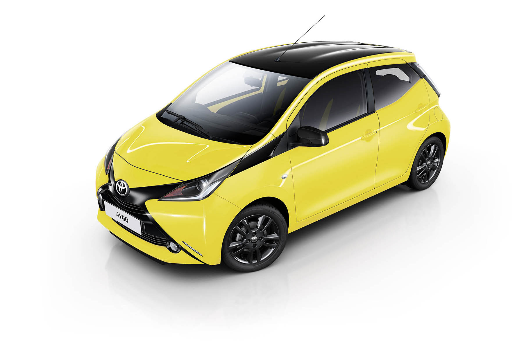Path Unlimited Card bij aankoop van een Toyota Aygo x-cite cadeau. Je herkent het actiemodel aan zijn kleur yellow frizz.