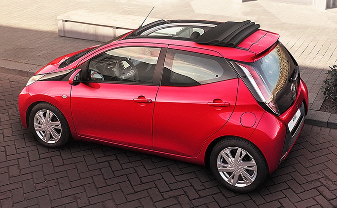 Toyota Aygo x-wave is een nieuwe uitvoering met canvas dak.