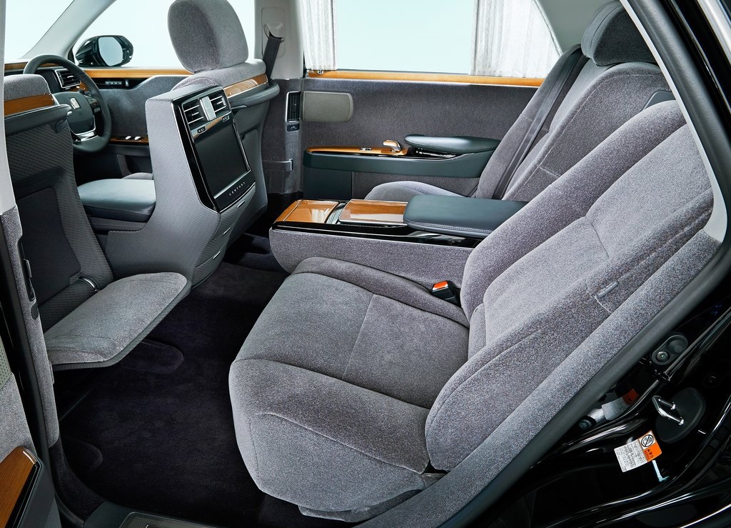 De Toyota Century mag dan het absolute topmodel zijn van het merk, het is waarschijnlijk ook de meest conservatieve auto die tot voor kort nieuw te koop was. Nu is er eindelijk een volledig nieuwe.