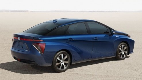Toyota heeft de productieversie van de Fuel Cell Sedan onthuld. De waterstofauto gaat in 2015 officieel in productie en is volgens Toyota net zo baanbrekend als de Prius hybride in 1997.
