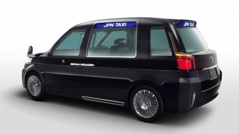 Toyota komt met de JPN Taxi Concept, een vingeroefening naar een volgende generatie taxis in eerste instantie bedoeld voor Japan. Het bijzondere aan dit studiemodel is de LPG-Hybride aandrijflijn.