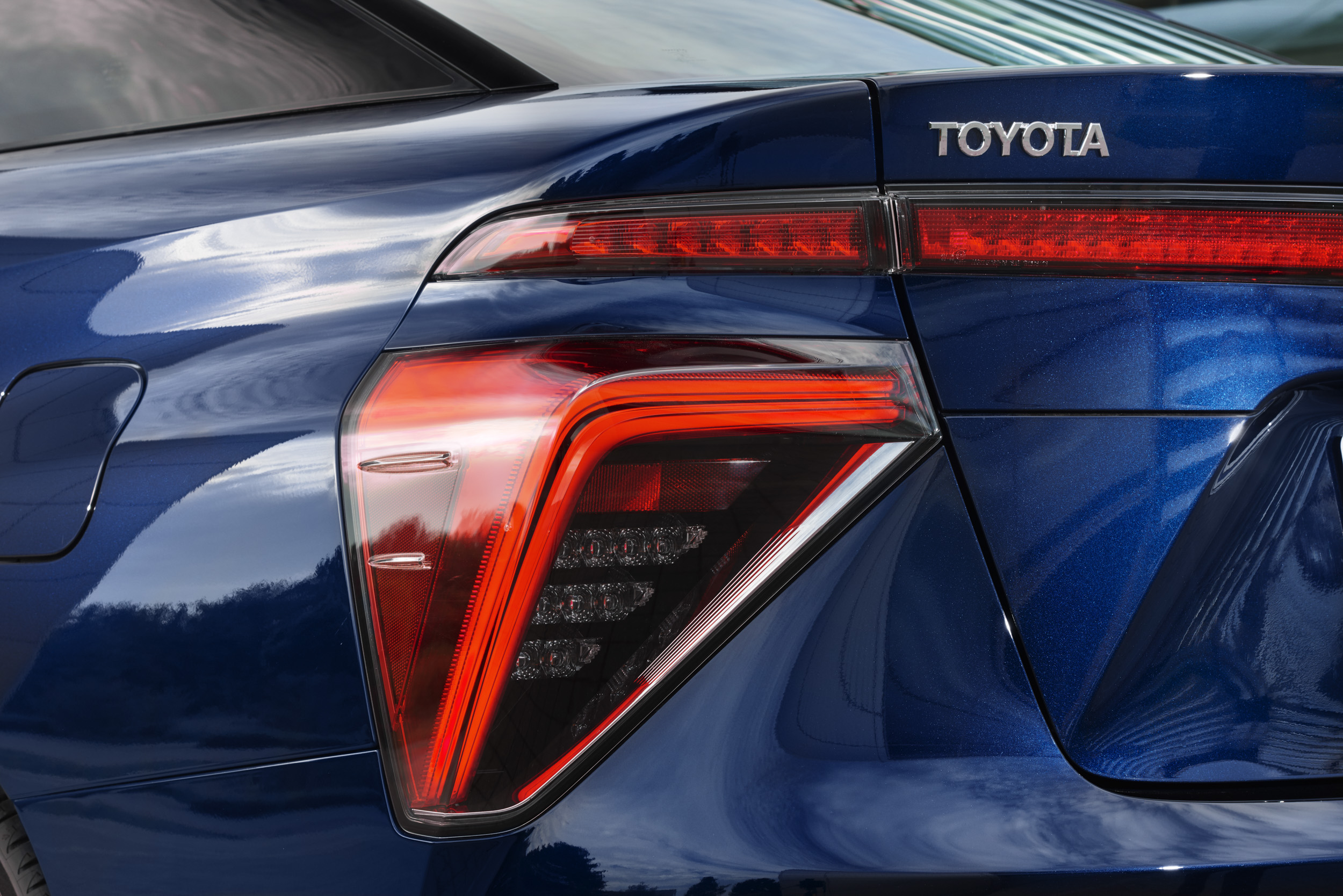 Introductie Toyota Mirai waterstofauto eind 2016 naar Nederland.