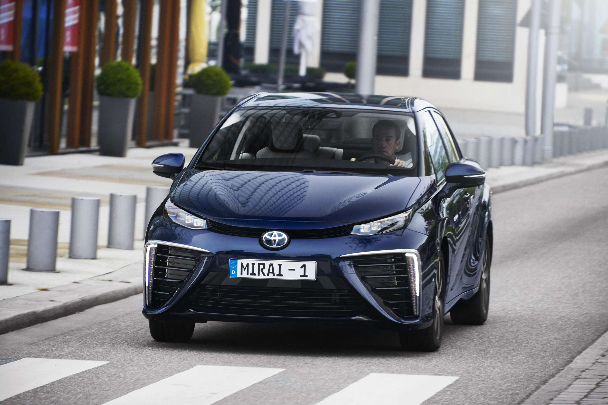 Introductie Toyota Mirai waterstofauto eind 2016 naar Nederland.