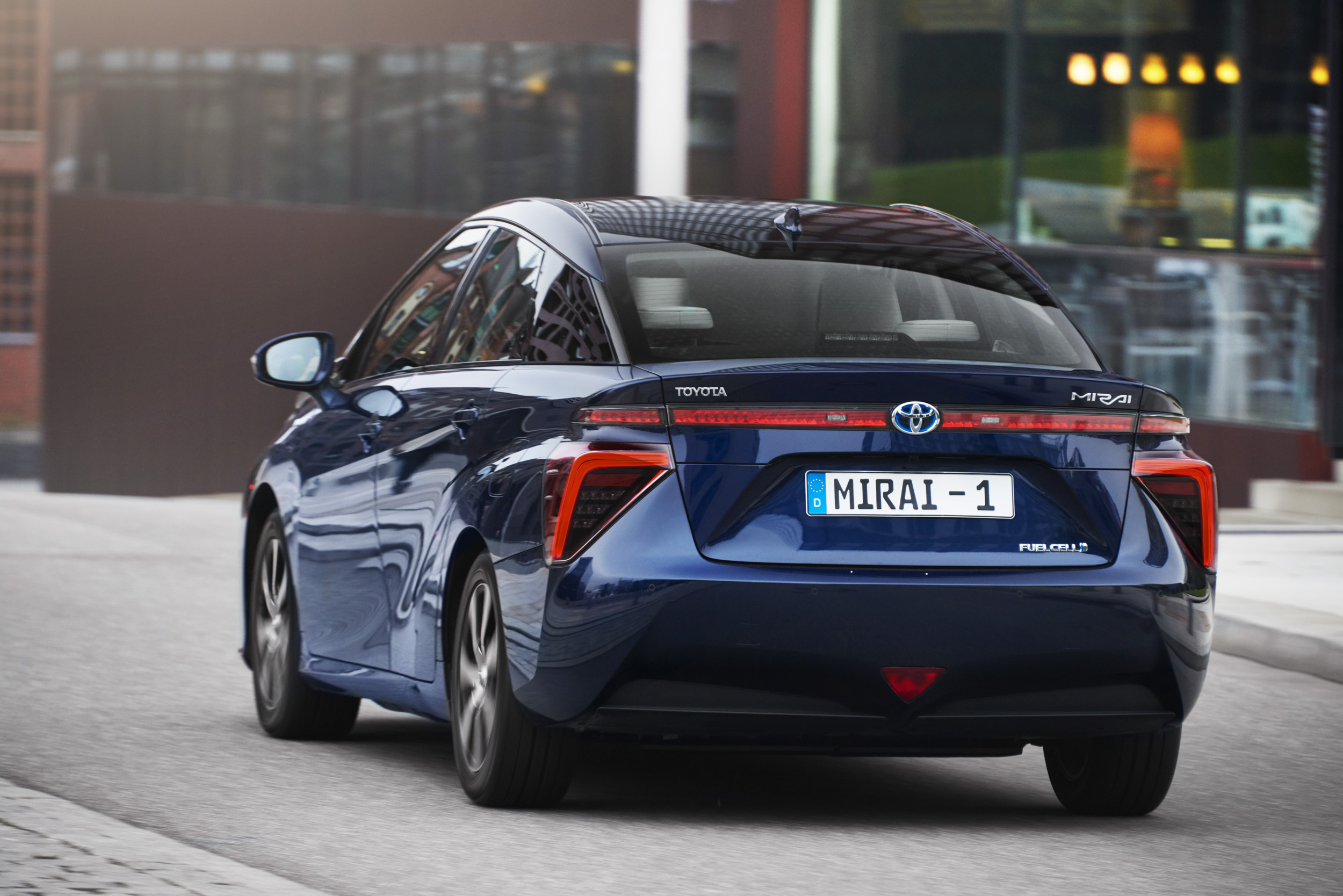 Introductie Toyota Mirai waterstofauto eind 2016 naar Nederland.