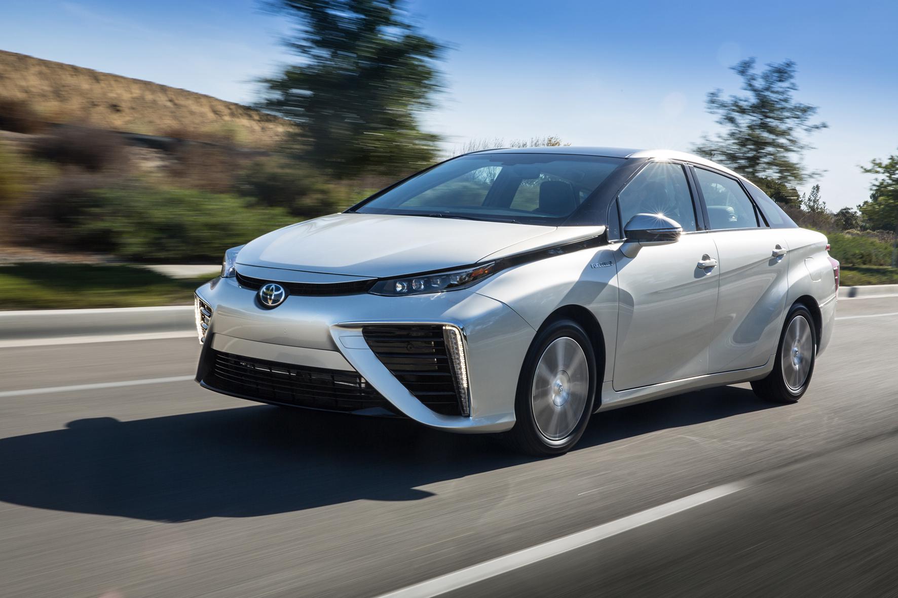 Toyota Mirai waterstofauto naar Europa voor Engeland, Denemarken, Belgie en Duitsland.