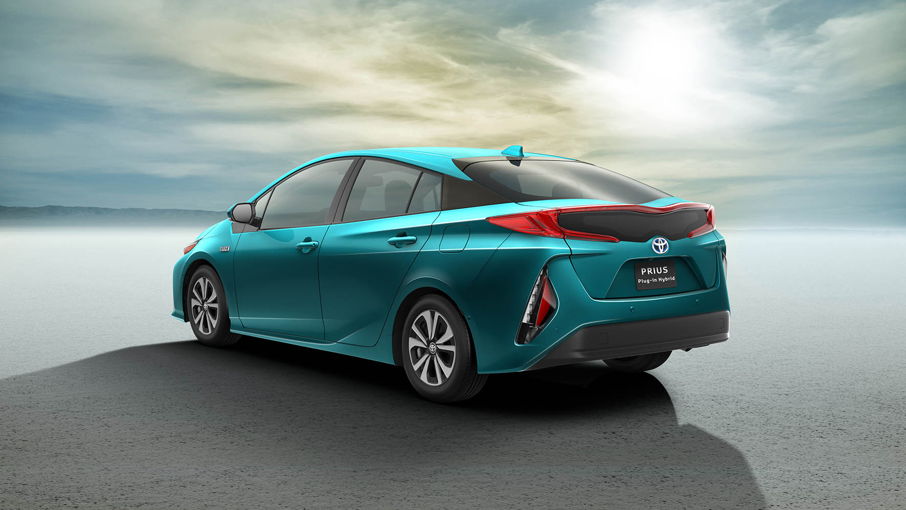 Na de introductie van de nieuwe Toyota Prius komt het merk op de New York Auto Show met de Prius Plug-In Hybrid. De introductie in Nederland vindt eind 2016 plaats.