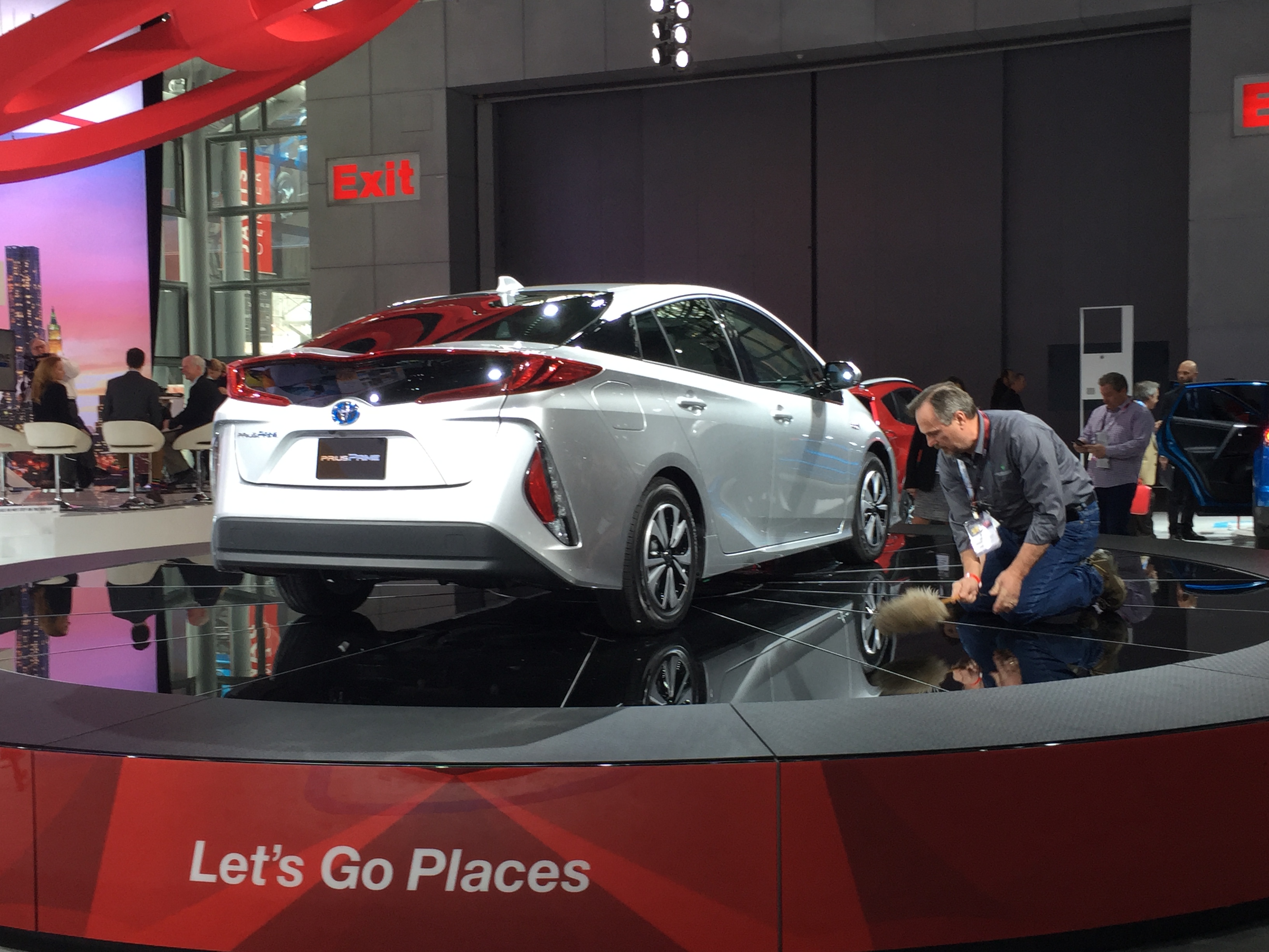 Na de introductie van de nieuwe Toyota Prius komt het merk op de New York Auto Show met de Prius Plug-In Hybrid. De introductie in Nederland vindt eind 2016 plaats.