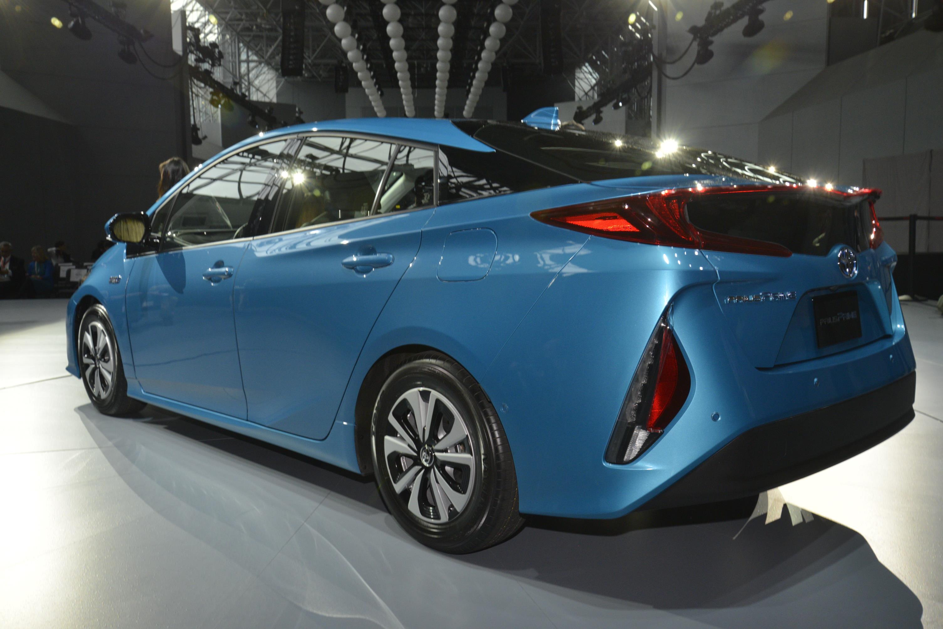 Na de introductie van de nieuwe Toyota Prius komt het merk op de New York Auto Show met de Prius Plug-In Hybrid. De introductie in Nederland vindt eind 2016 plaats.