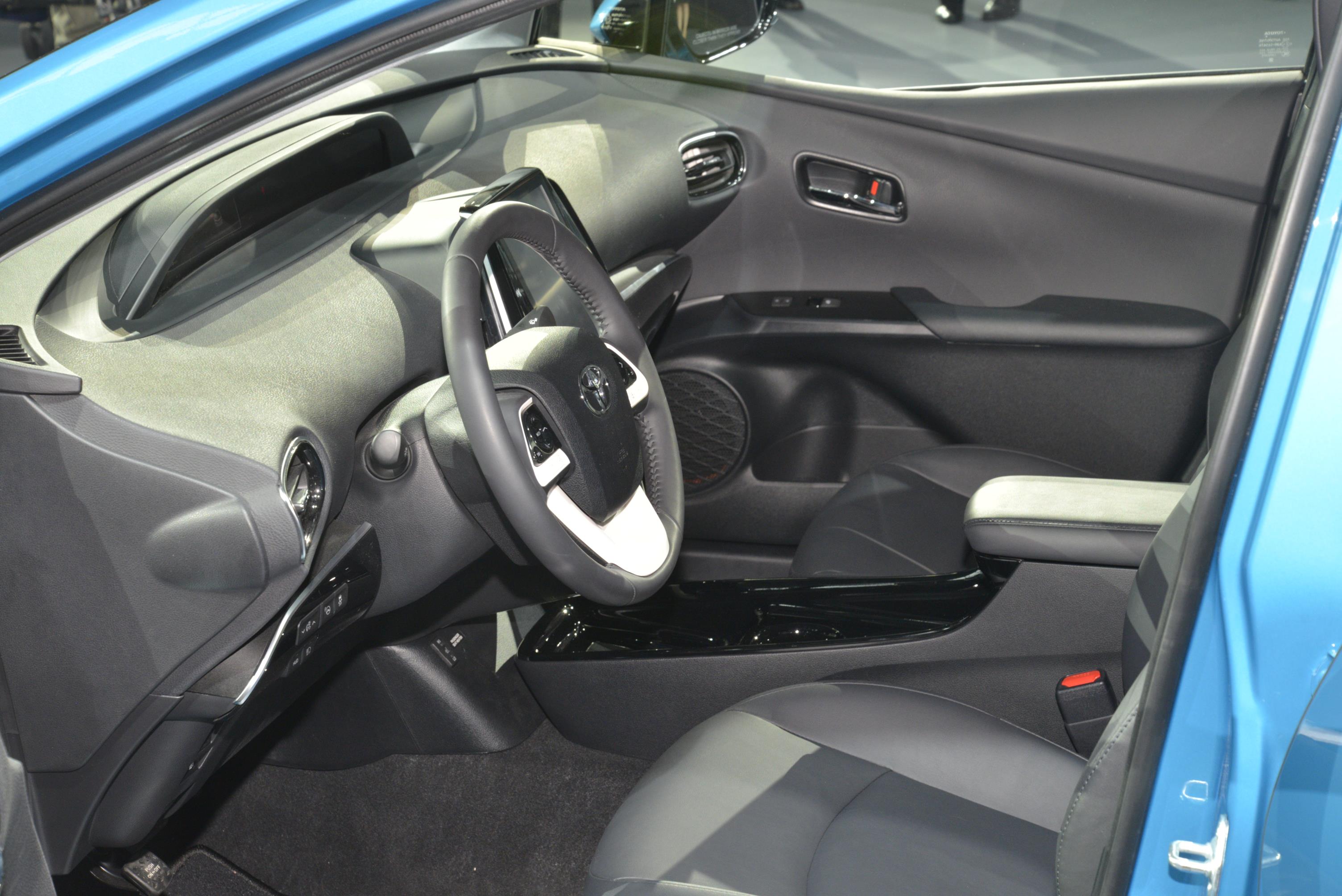 Na de introductie van de nieuwe Toyota Prius komt het merk op de New York Auto Show met de Prius Plug-In Hybrid. De introductie in Nederland vindt eind 2016 plaats.