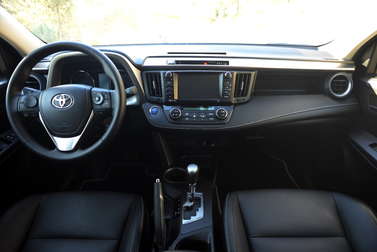 Autotest Toyota RAV4 Hybrid, de hybride SUV van de vernieuwde RAV4 die zuinigheid combineert met bijna 200 pk.