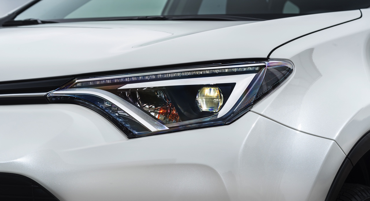 Autotest Toyota RAV4 Hybrid, de hybride SUV van de vernieuwde RAV4 die zuinigheid combineert met bijna 200 pk.