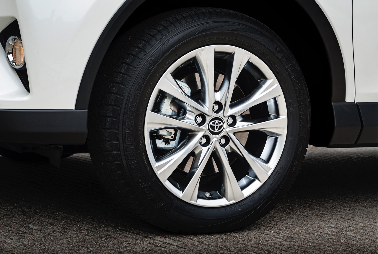 Autotest Toyota RAV4 Hybrid, de hybride SUV van de vernieuwde RAV4 die zuinigheid combineert met bijna 200 pk.