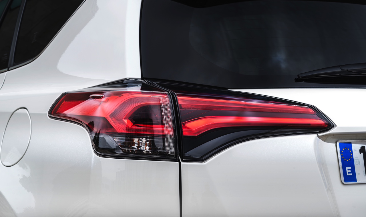 Autotest Toyota RAV4 Hybrid, de hybride SUV van de vernieuwde RAV4 die zuinigheid combineert met bijna 200 pk.