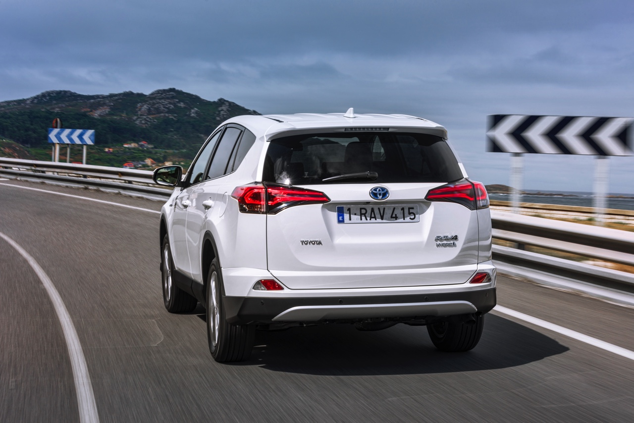 Autotest Toyota RAV4 Hybrid, de hybride SUV van de vernieuwde RAV4 die zuinigheid combineert met bijna 200 pk.