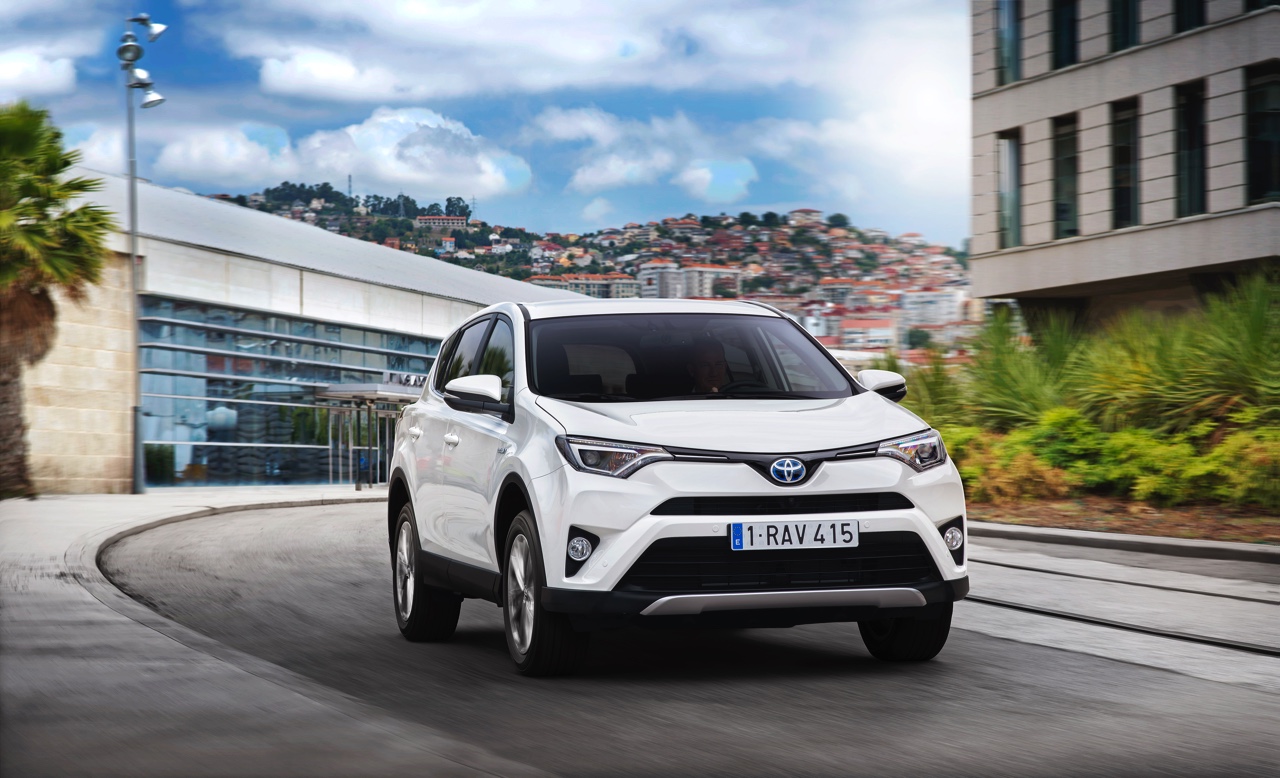 Autotest Toyota RAV4 Hybrid, de hybride SUV van de vernieuwde RAV4 die zuinigheid combineert met bijna 200 pk.