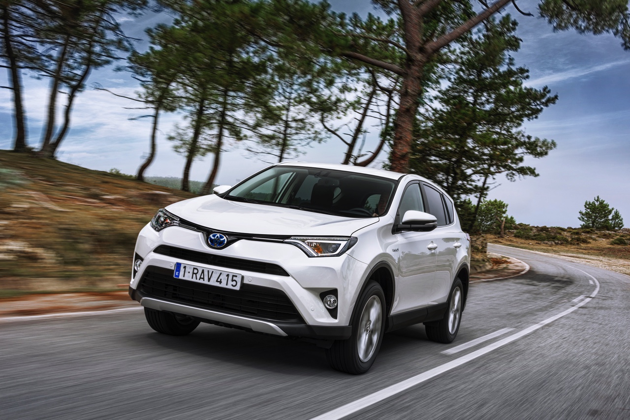 Autotest Toyota RAV4 Hybrid, de hybride SUV van de vernieuwde RAV4 die zuinigheid combineert met bijna 200 pk.