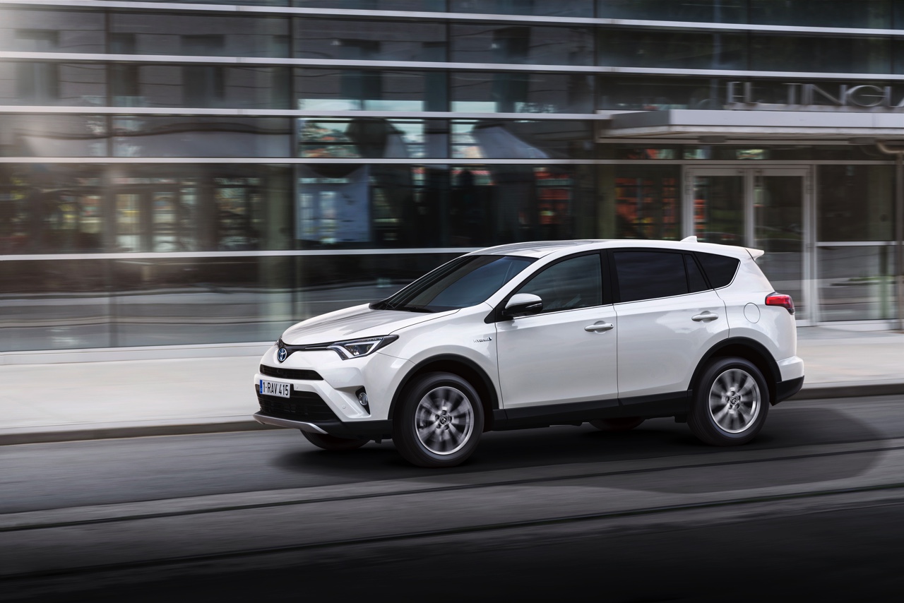 Autotest Toyota RAV4 Hybrid, de hybride SUV van de vernieuwde RAV4 die zuinigheid combineert met bijna 200 pk.