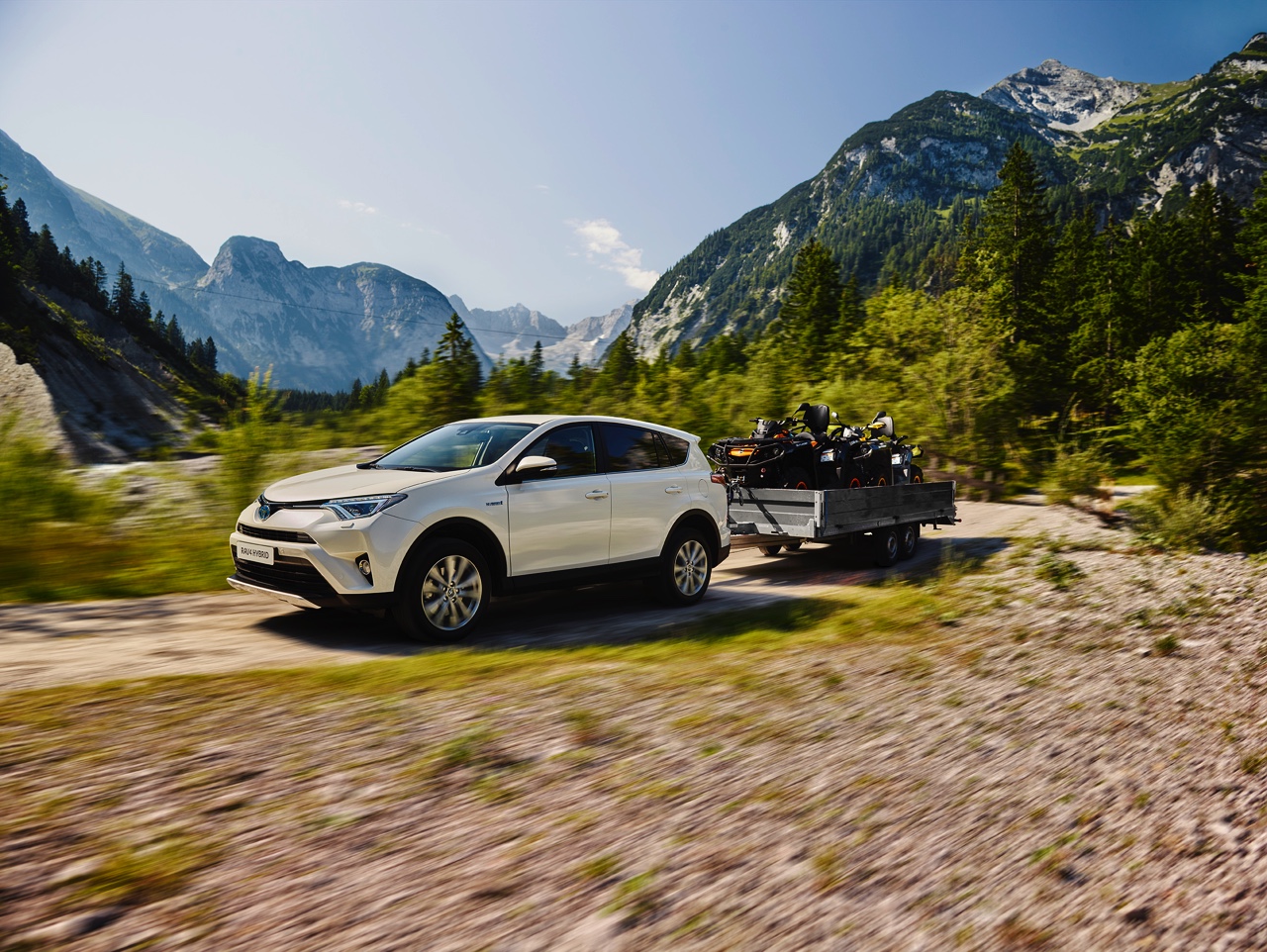 Autotest Toyota RAV4 Hybrid, de hybride SUV van de vernieuwde RAV4 die zuinigheid combineert met bijna 200 pk.