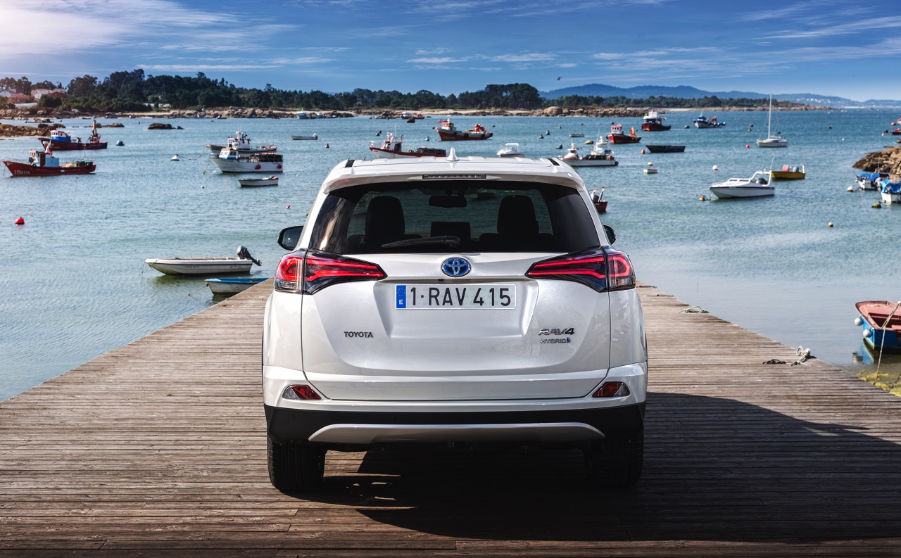 Autotest Toyota RAV4 Hybrid, de hybride SUV van de vernieuwde RAV4 die zuinigheid combineert met bijna 200 pk.
