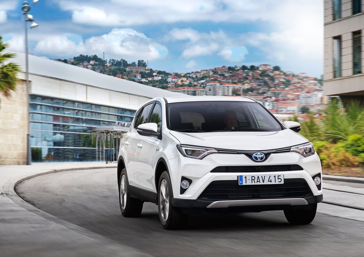 Specificaties Toyota RAV4 Hybrid zijn bekend gemaakt. De hybride SUV heeft 197 pk vermogen en verbruikt 4.9l/100km ofwel 115g/km CO2.