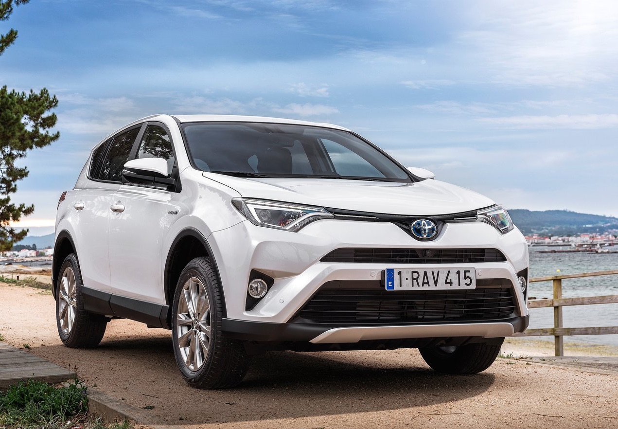 Specificaties Toyota RAV4 Hybrid zijn bekend gemaakt. De hybride SUV heeft 197 pk vermogen en verbruikt 4.9l/100km ofwel 115g/km CO2.