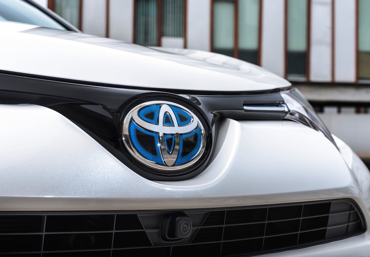 Specificaties Toyota RAV4 Hybrid zijn bekend gemaakt. De hybride SUV heeft 197 pk vermogen en verbruikt 4.9l/100km ofwel 115g/km CO2.