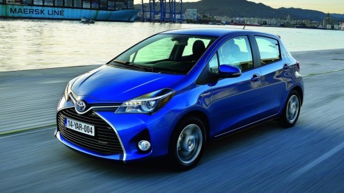 Toyota Yaris facelift vernieuwt het gezicht van de Yaris, alsmede het interieur, onderstel en motoren. De vernieuwde Toyota Yaris staat medio september bij de dealer.
