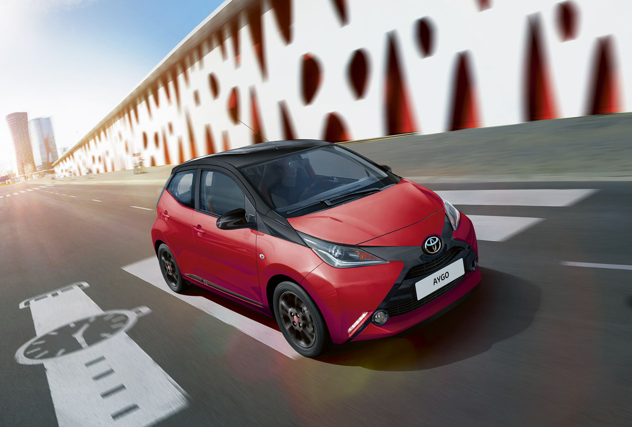 Toyota breidt het Aygo programma uit en lanceert nieuwe uitrustingsvarianten met meer uitrusting tegen een gunstige prijs.