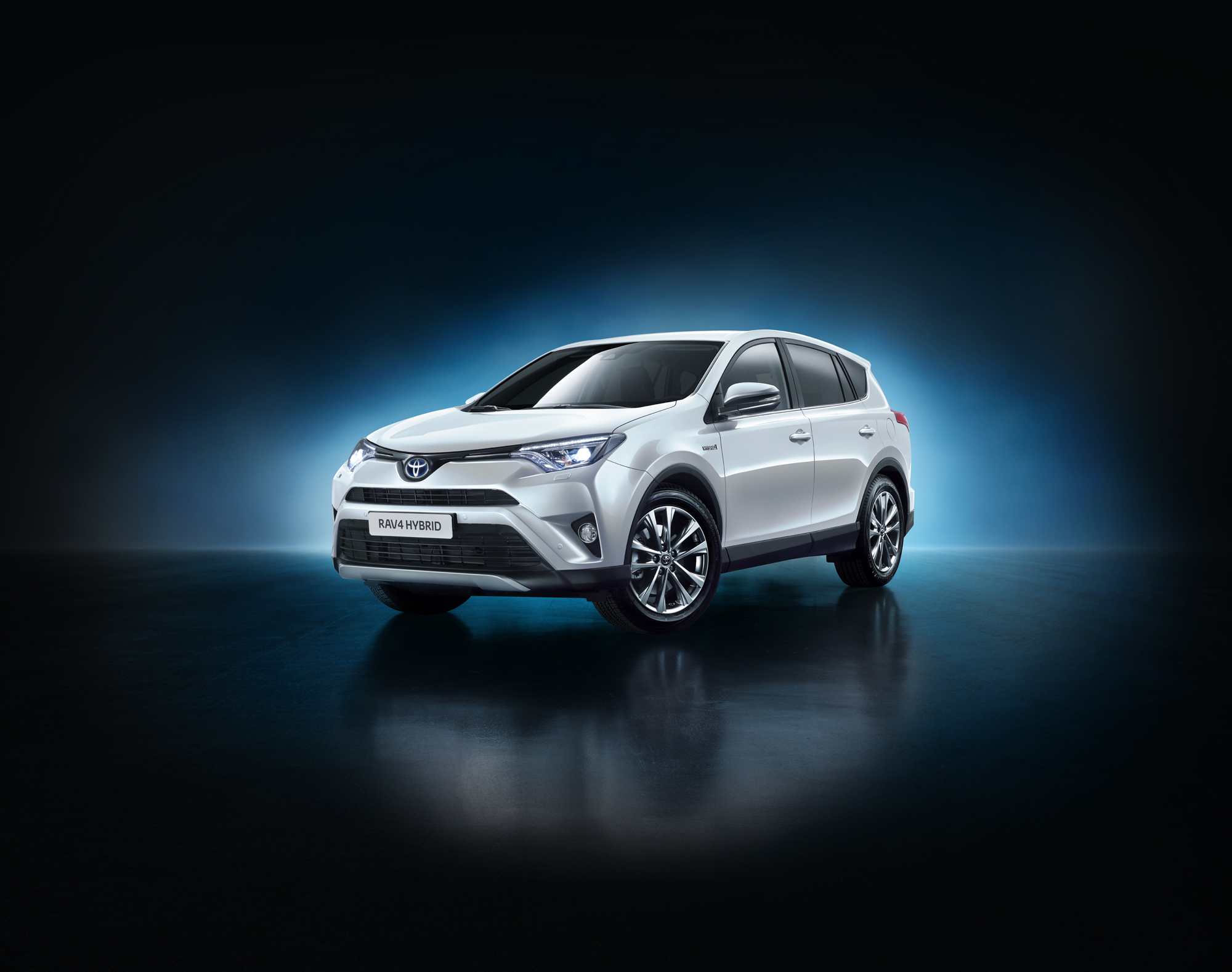 Toyota RAV4 komt ook als hybride. De RAV4 Hybrid staat begin 2016 in de Europese showrooms.
