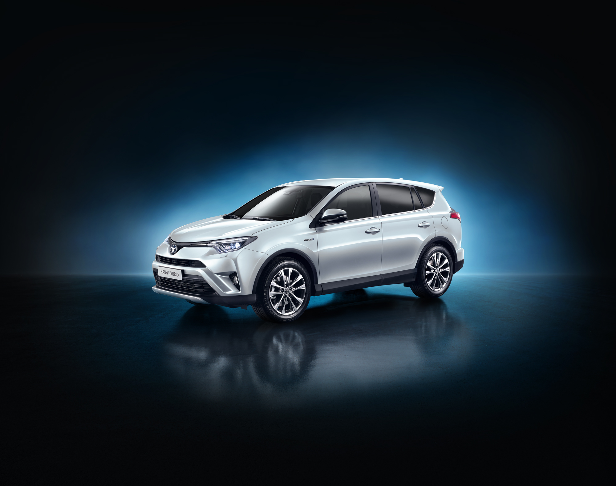 Toyota RAV4 komt ook als hybride. De RAV4 Hybrid staat begin 2016 in de Europese showrooms.