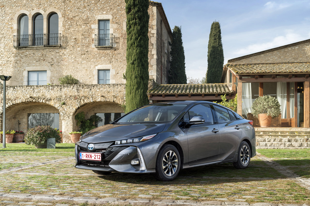Toyota biedt haar hybride modellen tussen 10 en 30 juni aan voor de prijs van een benzineversie.