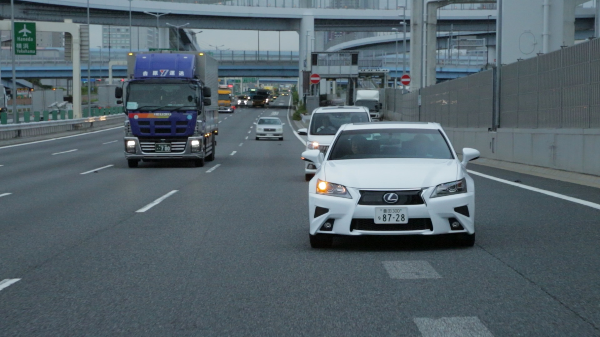 De Toyota Mobility Teammate Concept is een zelfrijdend voertuig dat via Car-To-X in verbinding staat met de infrastructuur en andere medeweggebruikers om de veiligheid onderweg te vergroten.