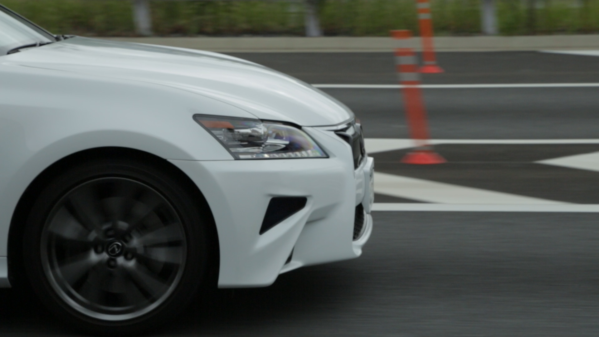 De Toyota Mobility Teammate Concept is een zelfrijdend voertuig dat via Car-To-X in verbinding staat met de infrastructuur en andere medeweggebruikers om de veiligheid onderweg te vergroten.
