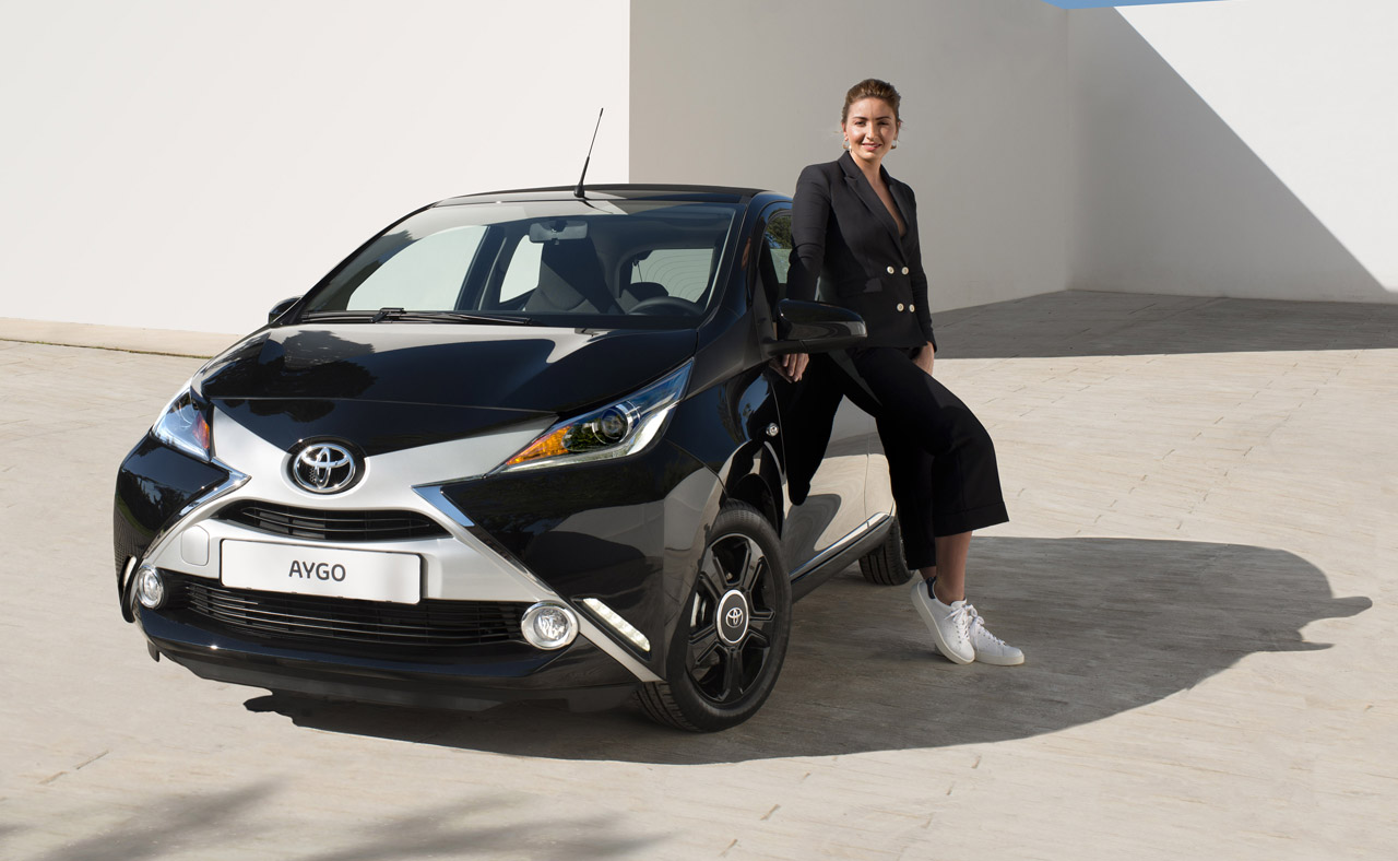 Toyota levert van de compacte Aygo nu drie Fashion Editions samengesteld door drie Nederlandse fashion influencers.