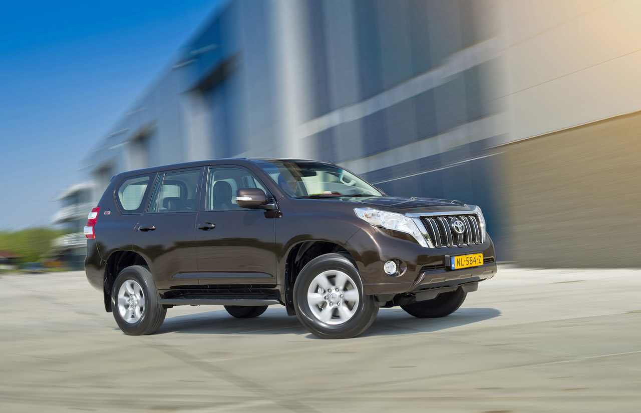 Toyota rust de Land Cruiser Challenger rijker uit.