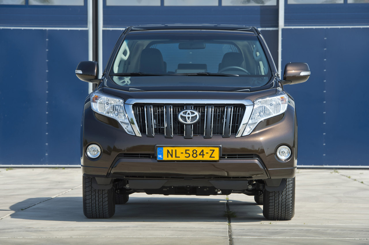 Toyota rust de Land Cruiser Challenger rijker uit.