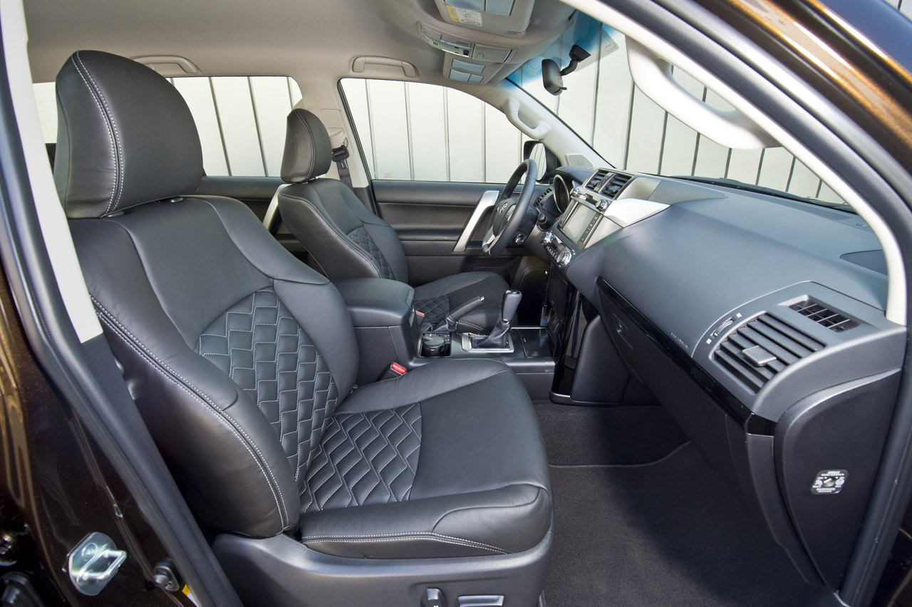 Toyota rust de Land Cruiser Challenger rijker uit.