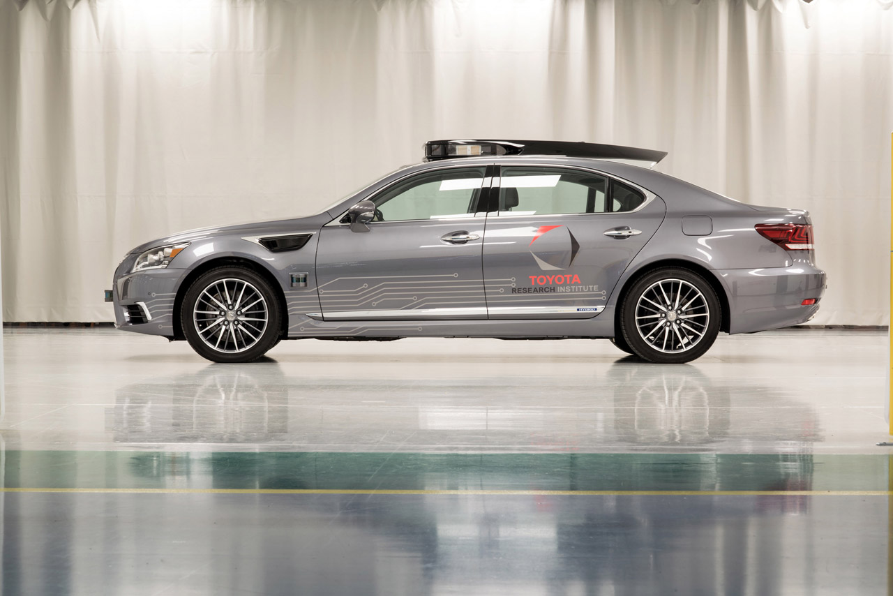 Toyota presenteert in Las Vegas de volgende generatie autonoom rijdend testvoertuig op basis van een Lexus LS600hL