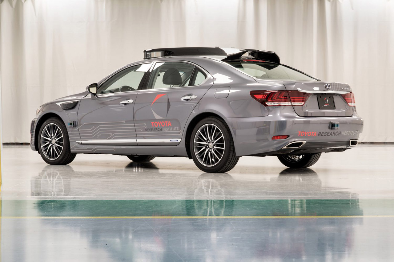 Toyota presenteert in Las Vegas de volgende generatie autonoom rijdend testvoertuig op basis van een Lexus LS600hL