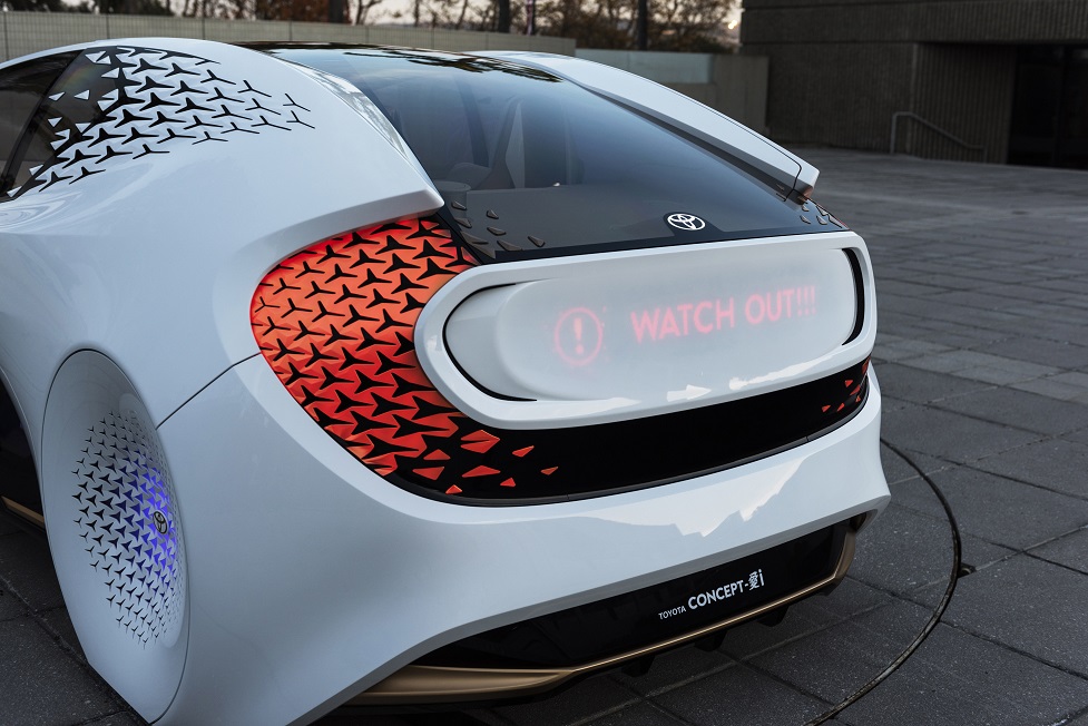 Ook Toyota is aanwezig op de Consumer Electronics Show in Las Vegas. Daar toont het de Concept-i, een autonoom rijdende en futuristische conceptcar die naar je knipoogt.