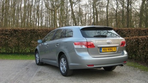 Toyota is heel zuinig op de nieuwe Avensis. De vorige generatie bleek namelijk als een van de weinige Japanse segmentgenoten een schot in de roos, bij zowel de particuliere als zakelijke rijder. Zijn