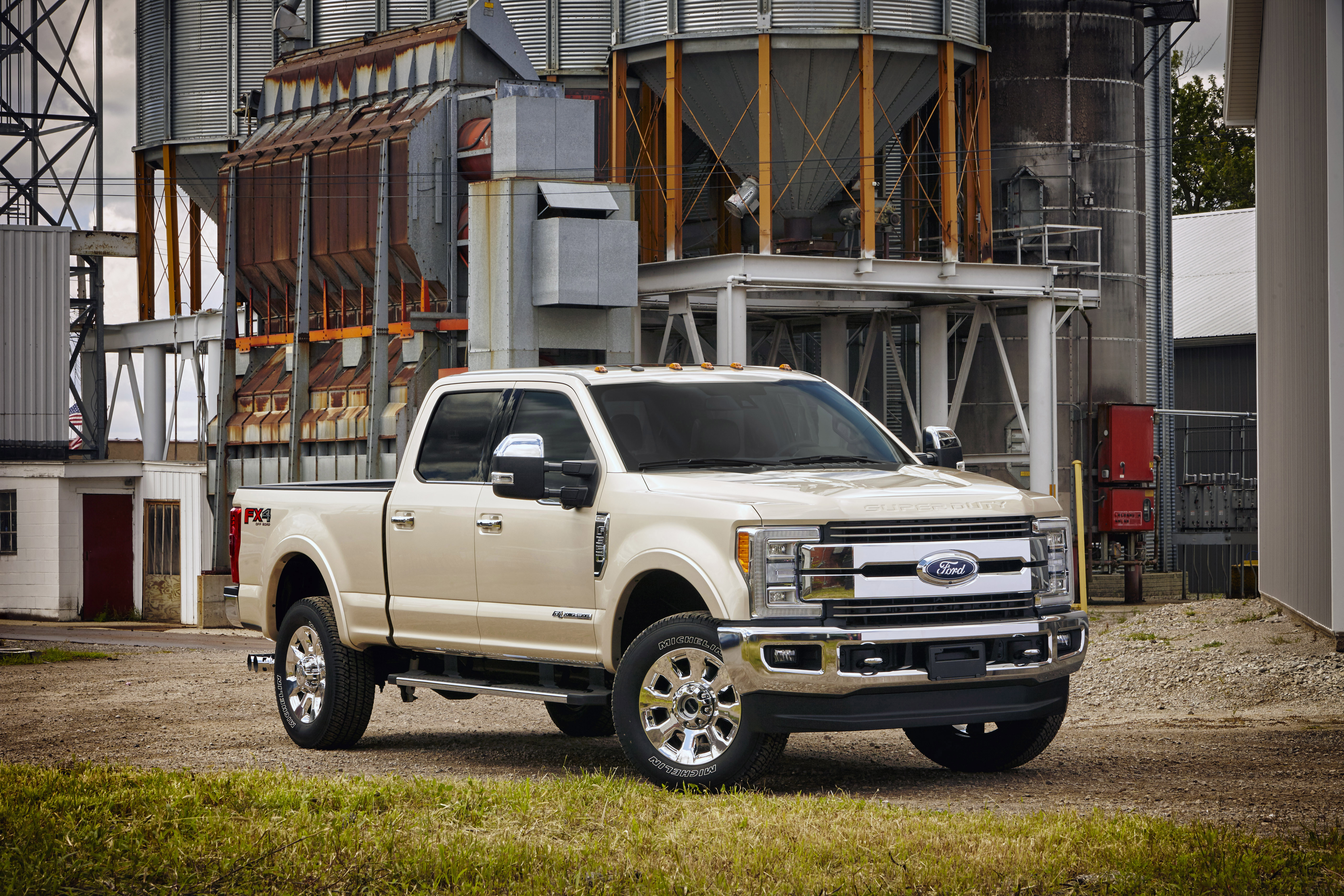 Is de Ford F-150 toch echt een maatje te klein? Goed nieuws. Dit zijn de F-250, F-350 en F-450.