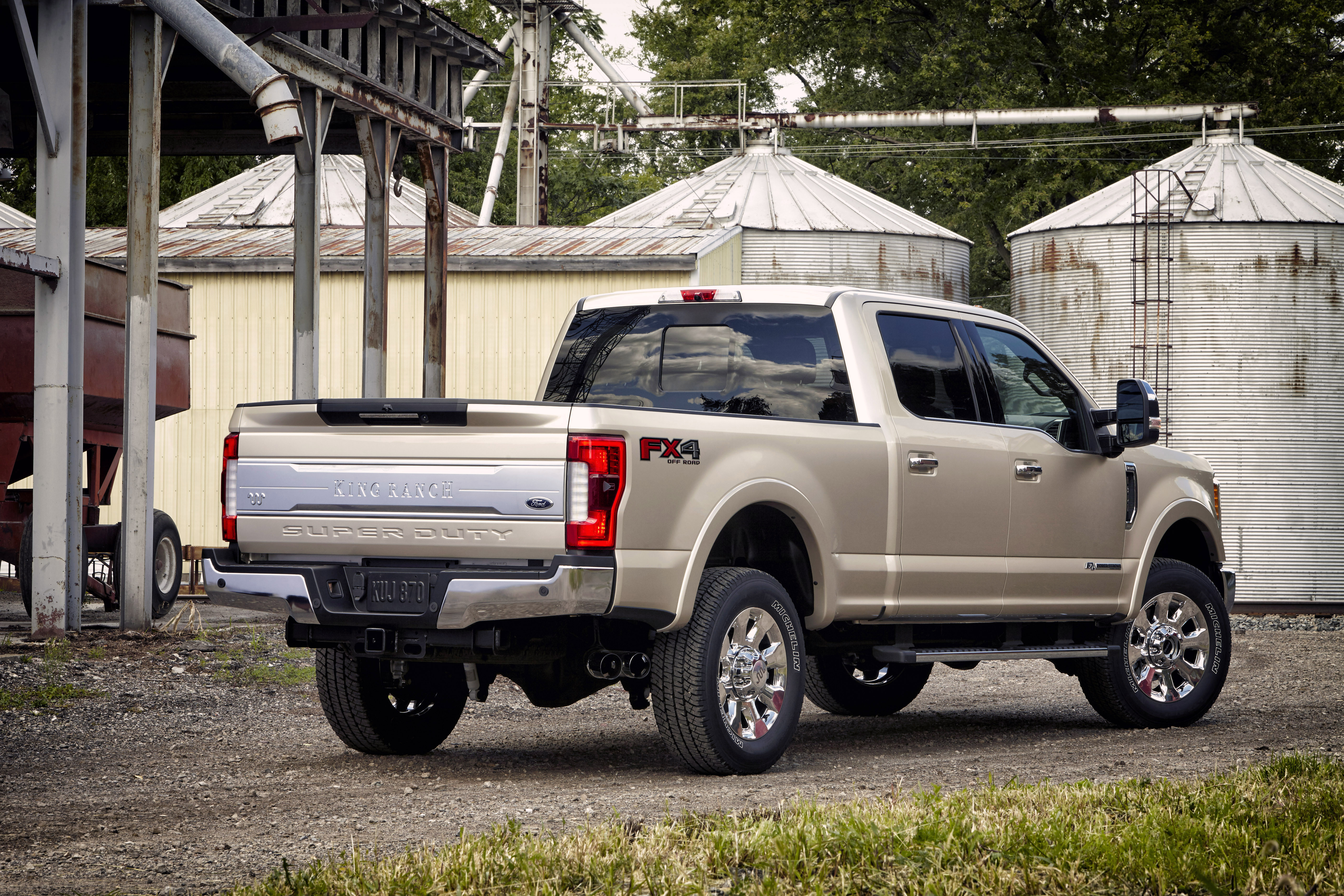 Is de Ford F-150 toch echt een maatje te klein? Goed nieuws. Dit zijn de F-250, F-350 en F-450.