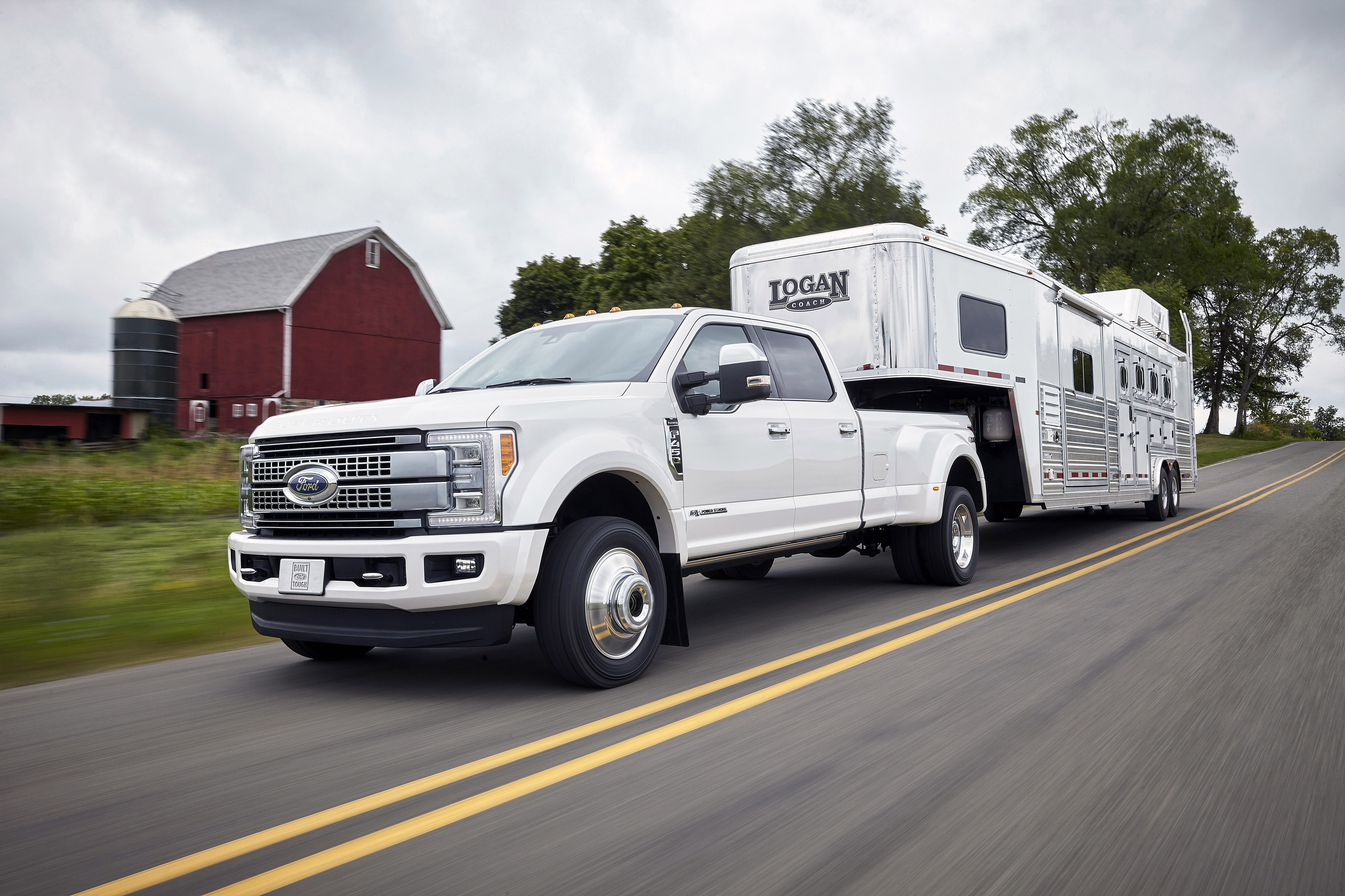 Is de Ford F-150 toch echt een maatje te klein? Goed nieuws. Dit zijn de F-250, F-350 en F-450.