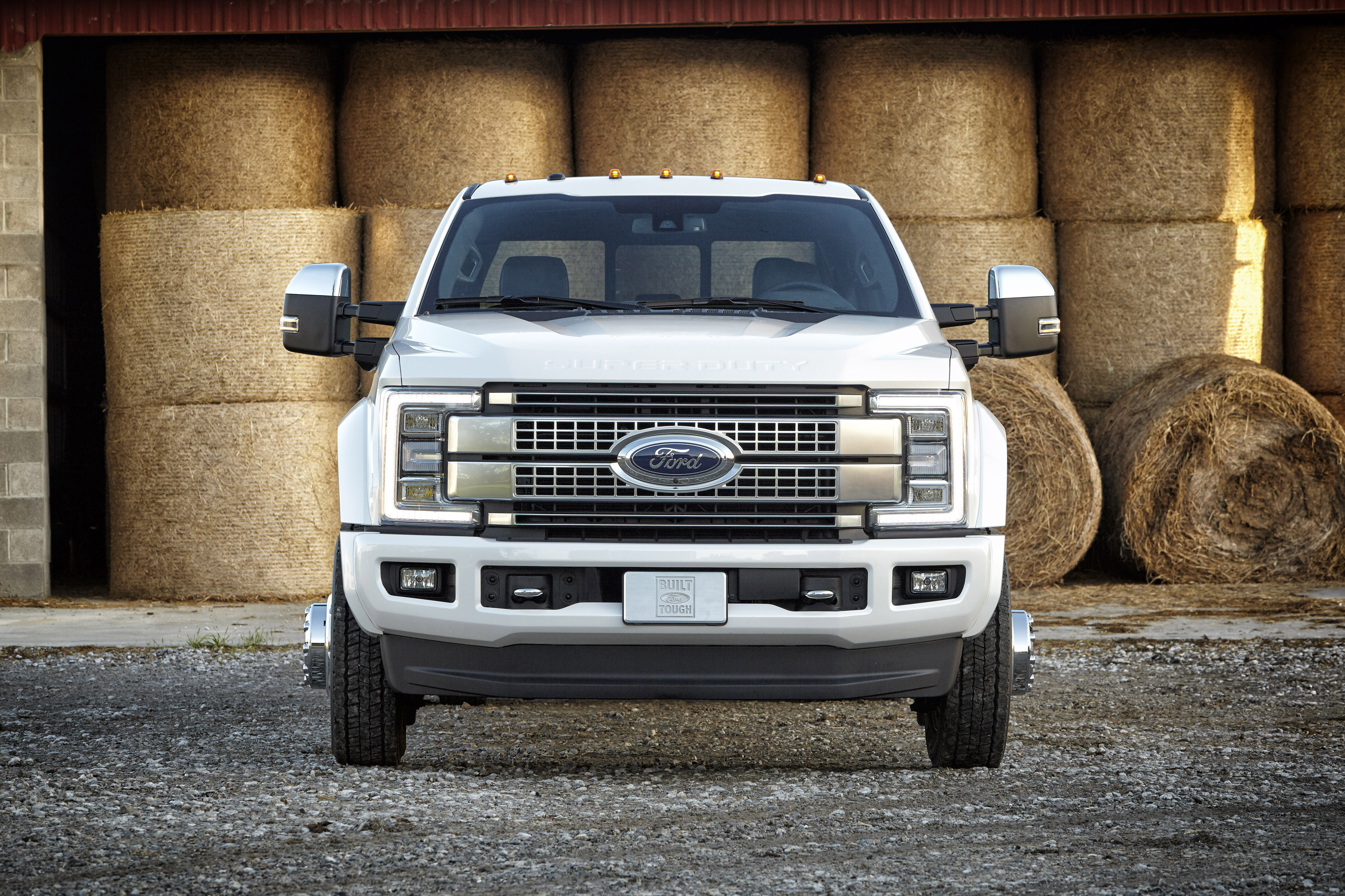 Is de Ford F-150 toch echt een maatje te klein? Goed nieuws. Dit zijn de F-250, F-350 en F-450.